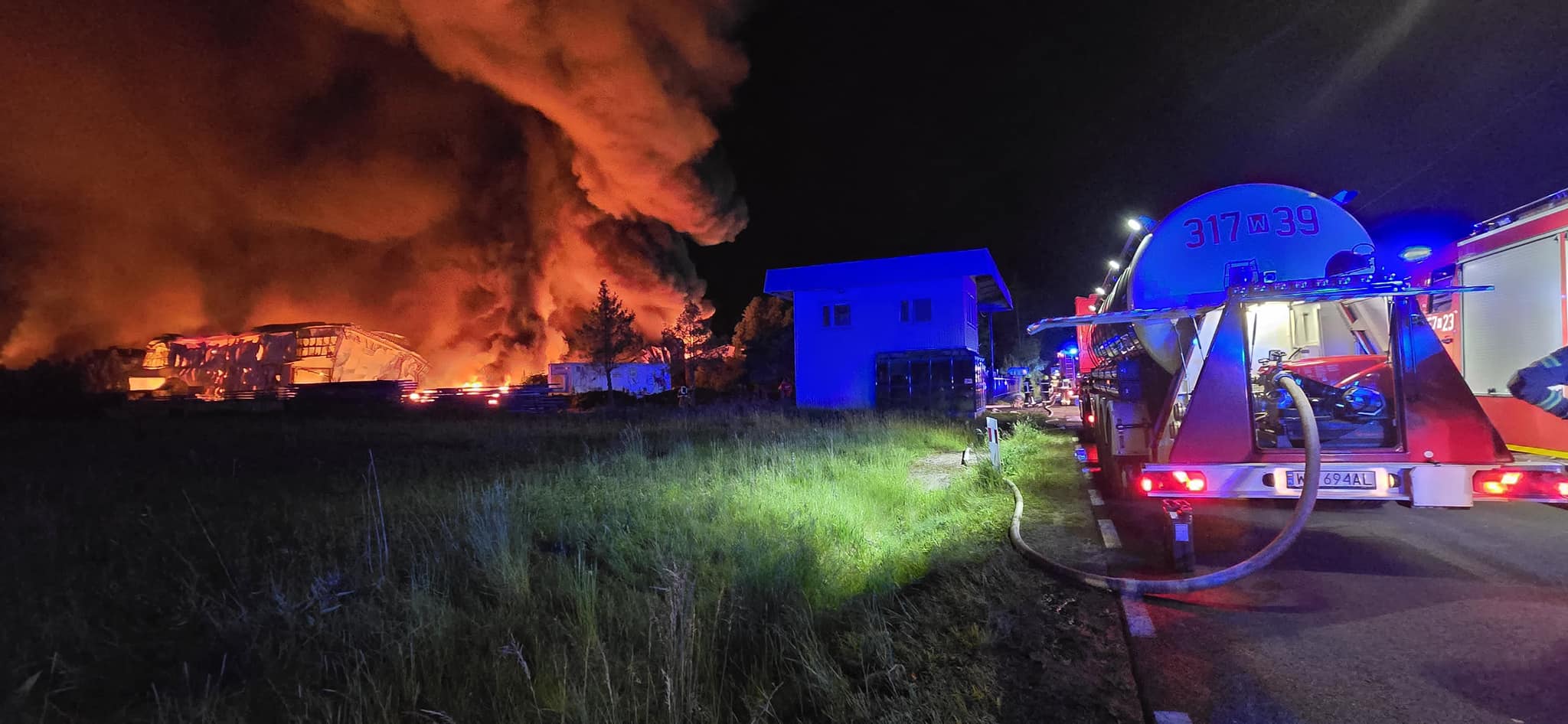 pożar hali w Kawęczynie 2025