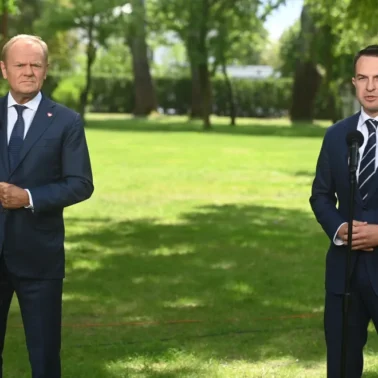 Donald Tusk i Adam Szłapka