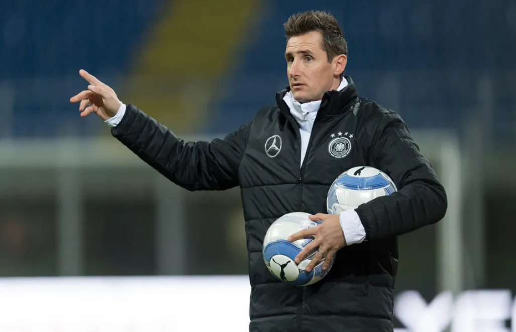 Archiwum PAP/EPA © 2017 / Guido Kirchner / epa05631439 German national soccer apprentice coach Miroslav Klose during the final training session of the German soccer team before the international match against Italy on 15 November in Milan, Italy, 14 November 2016. EPA/Guido Kirchner