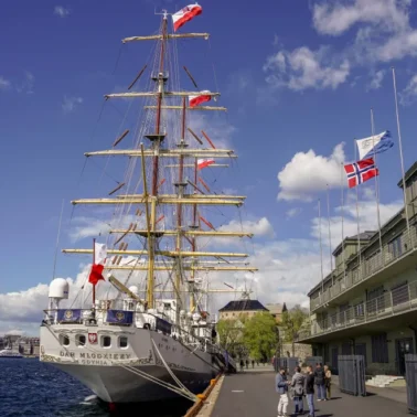 Dar Młodzieży w porcie w Oslo