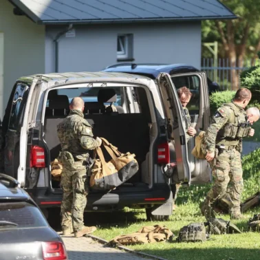 Policja i stosowne służby (w tym funkcjonariusze straży granicznej) w Starej Wsi