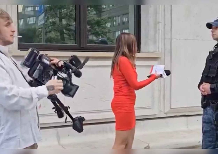 Justyna Dobrosz-Oracz z TVP Info w likwidacji pod Sejmem