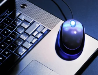 Laptop i mysz