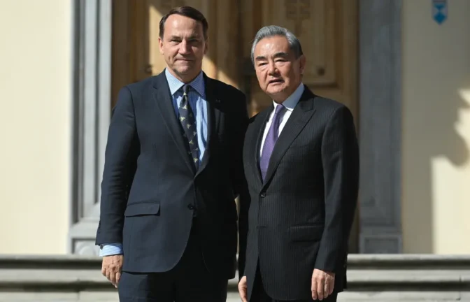 Radosław Sikorski i Wang Yi