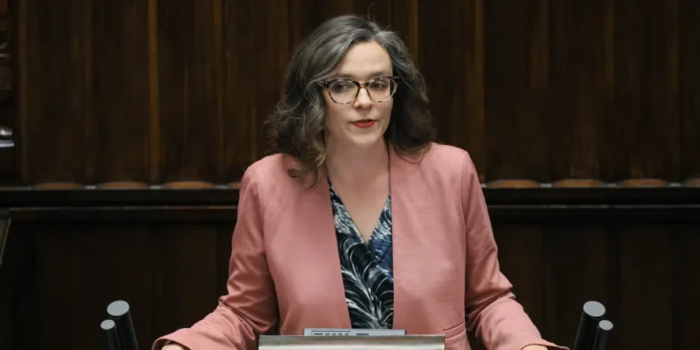 Klaudia Jachira 800 plus